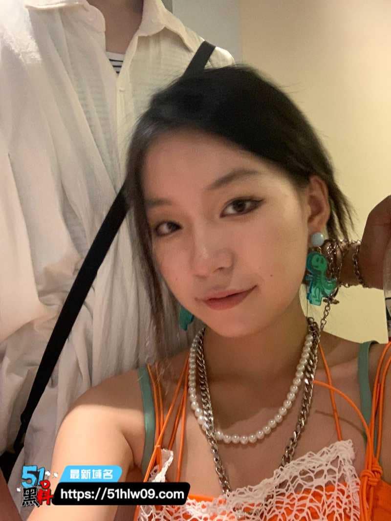 薛晶莹这波反差绝了，传播系大学生在酒店被干到尖叫求饶 暴力后入