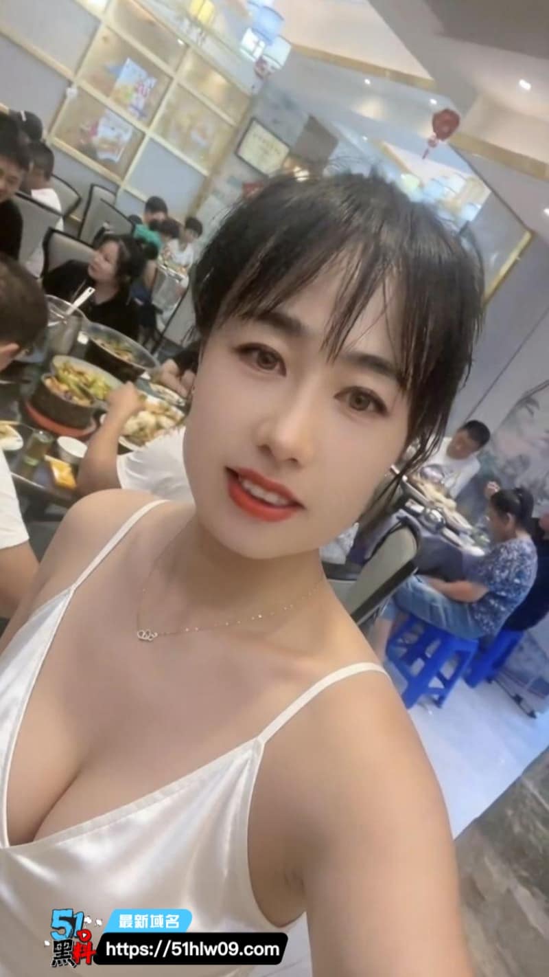 韩艳丽这波鸡西大奶少妇反差太绝，被干到翻白眼真没在装 喷水名场面