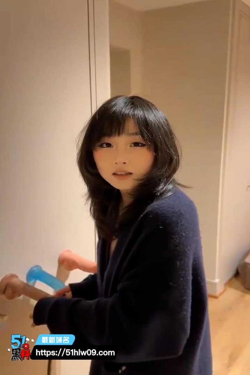 噗噗新作反差太强，看着是个端庄女主，私下竟把外卖员拉进屋深喉 肥臀博主