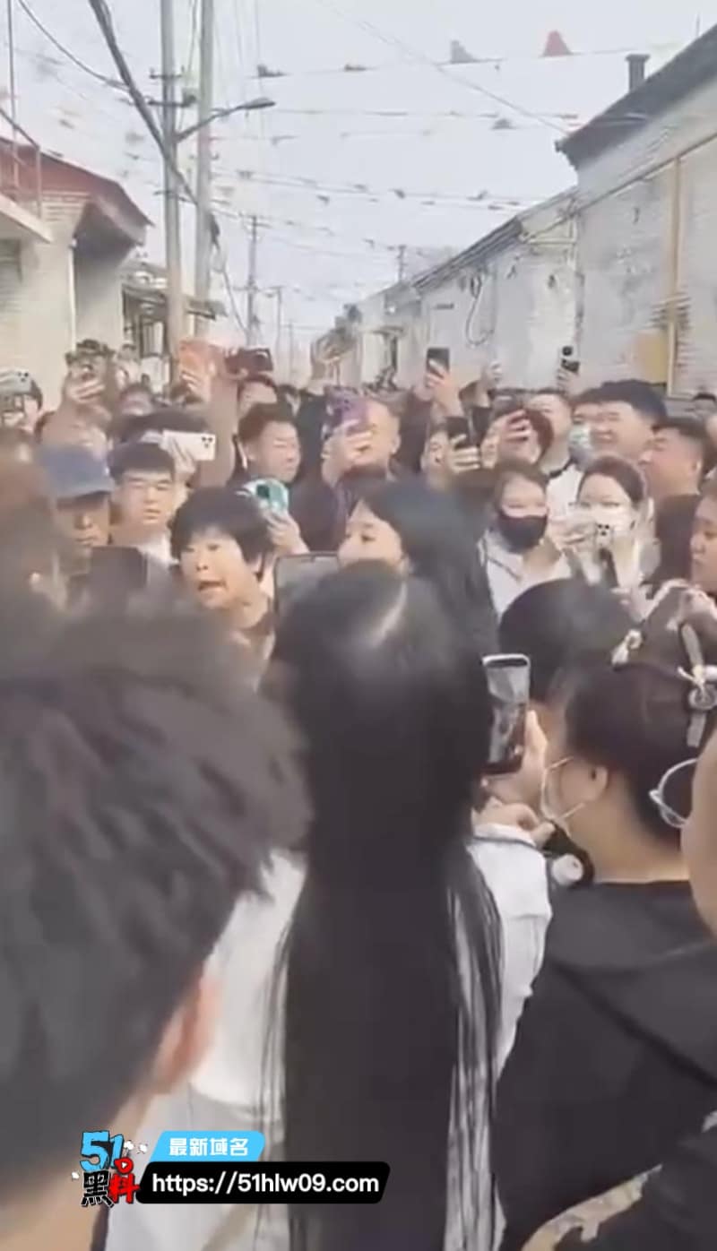廊坊北陶管营村原配抓小三现场怒吼还没离婚就睡我老公 原配怒斥