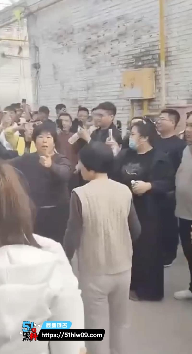 廊坊北陶管营村原配抓小三现场怒吼还没离婚就睡我老公 出轨爆料