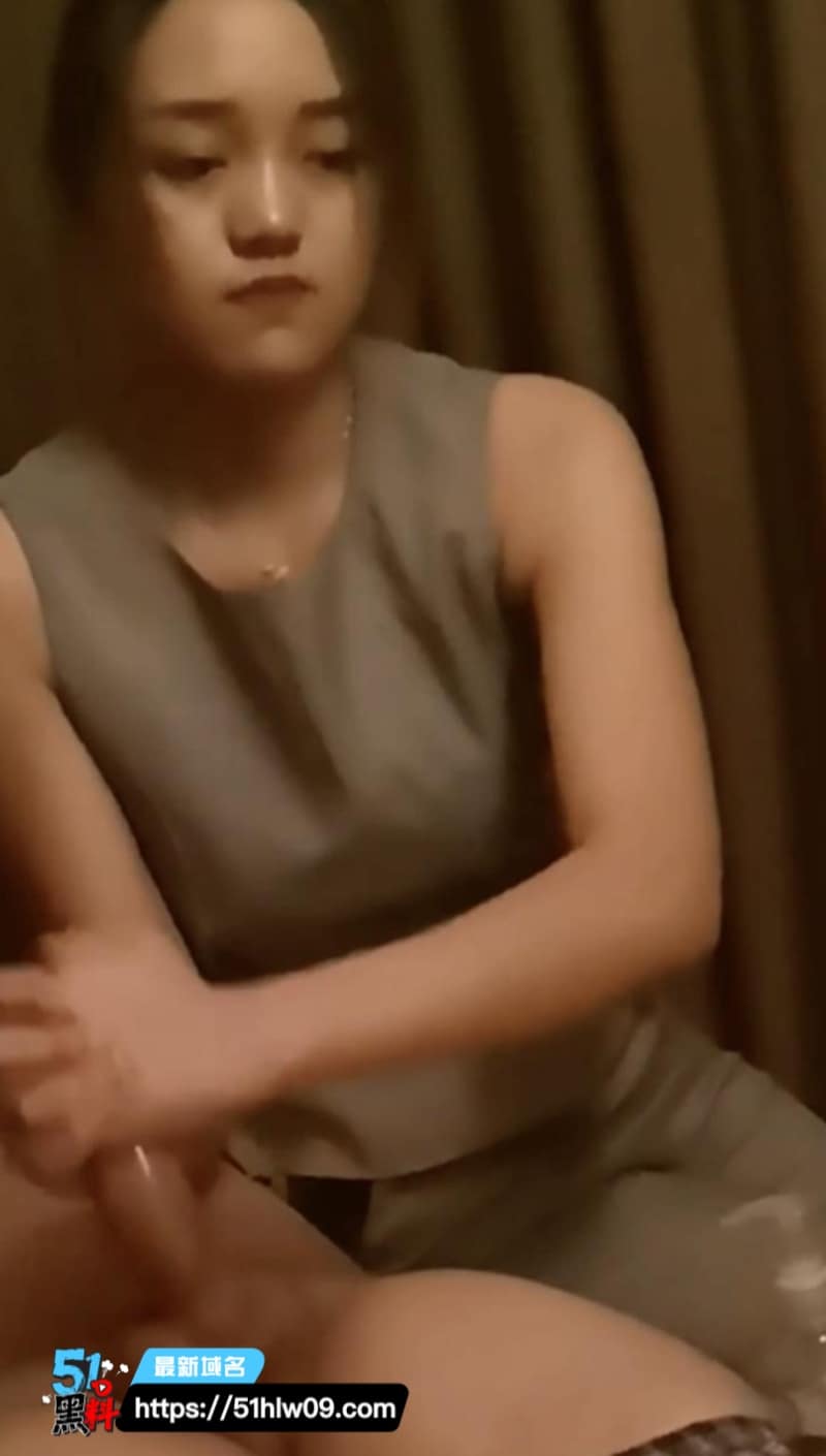 按摩店少妇推油反差极大丨台上温婉端庄私下撸活太专业 福利视频