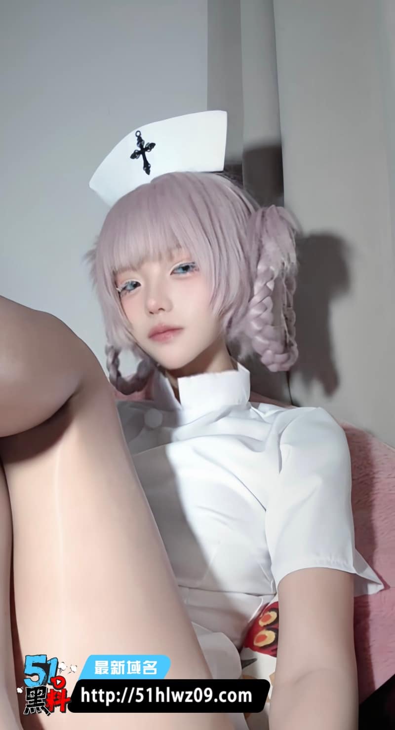 乳钉少女骑乘猛摇这反差绝了，金属球晃得嫩穴狂喷直接失控
