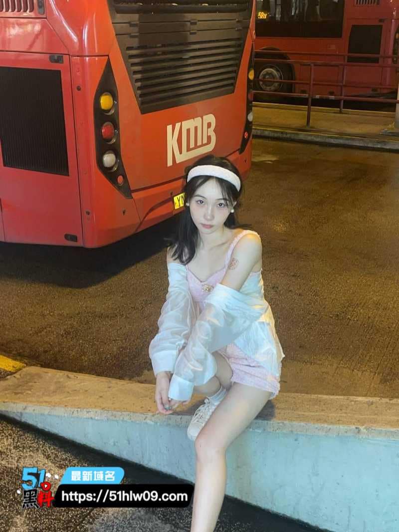 黄予夏看着像个乖乖女，私下求无套被操的样子确实野 露脸视频