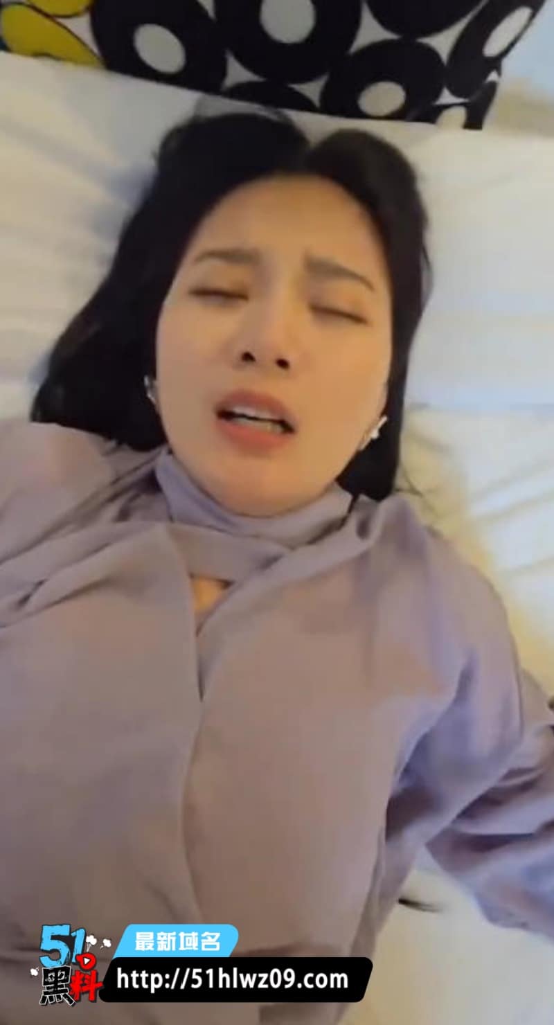 前女友私密视频流出，乖乖女骑乘喷水反差太顶 大学生
