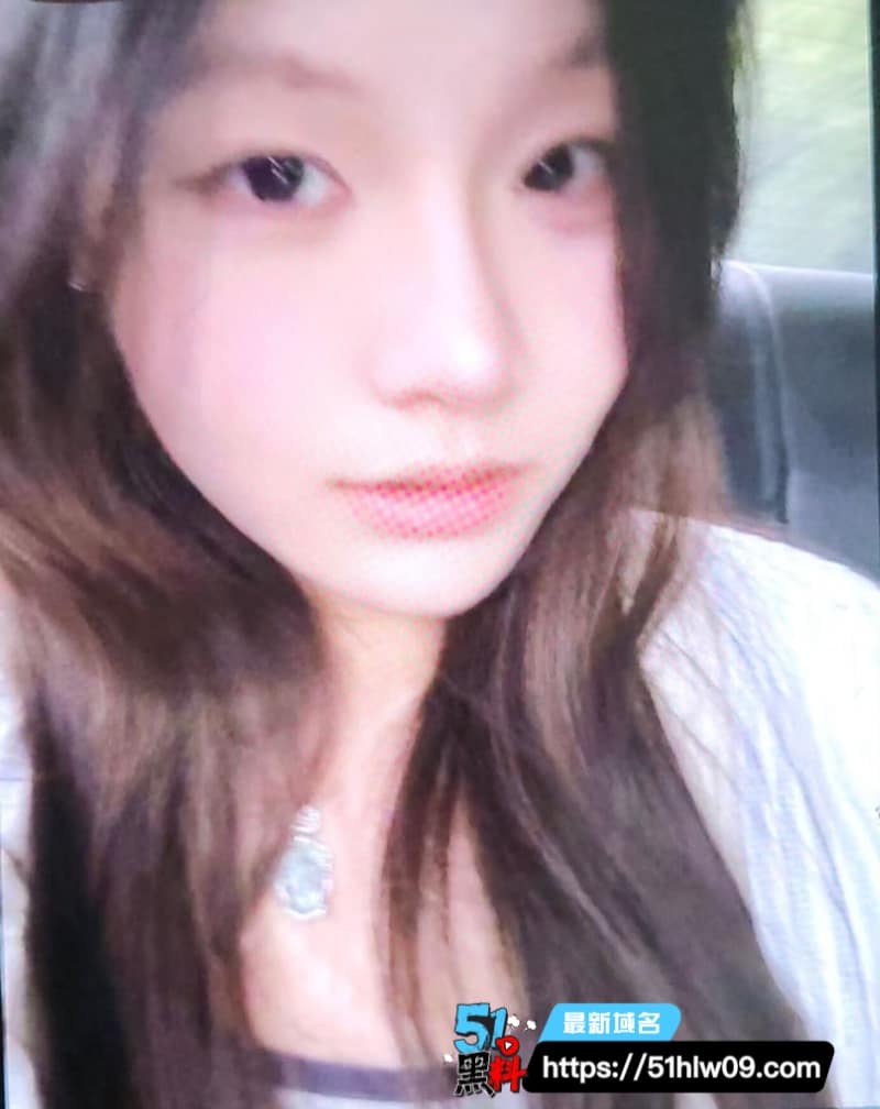 陈昕瑶在华东师大走清纯路线，私下被前男友录视频玩得这么野 大学生反差