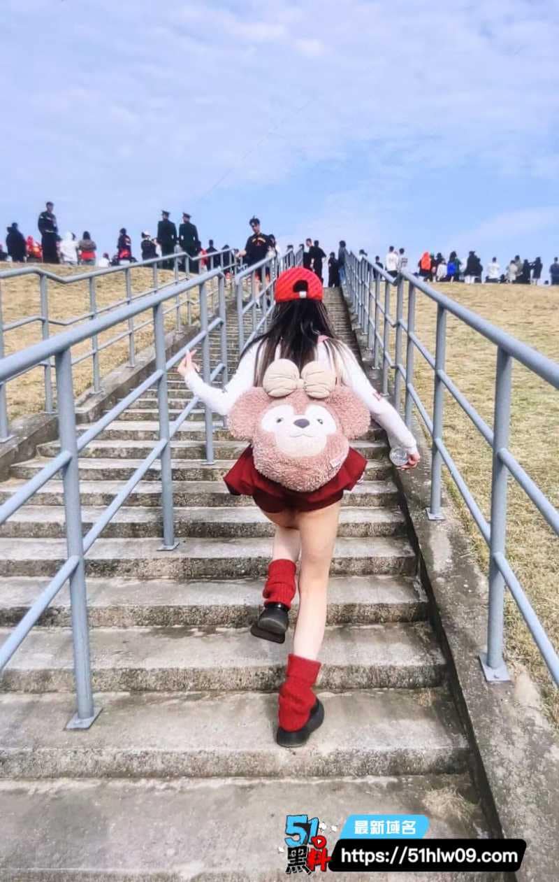 陈昕瑶在华东师大走清纯路线，私下被前男友录视频玩得这么野 反差