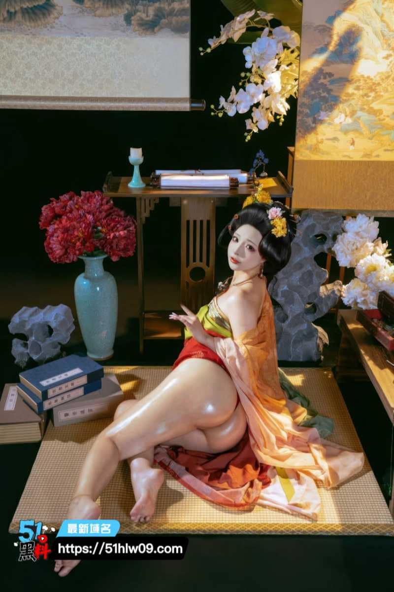 yuuhui玉汇COS唐宫夜宴，贵妃装扮下的美腿诱惑太勾人 反差
