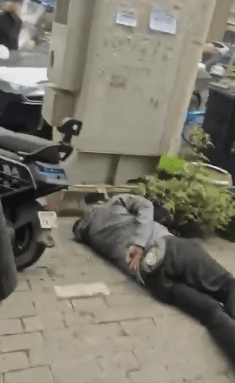 武汉青松路吴某某持刀乱捅，早点摊血案背后藏着多少压力 热搜
