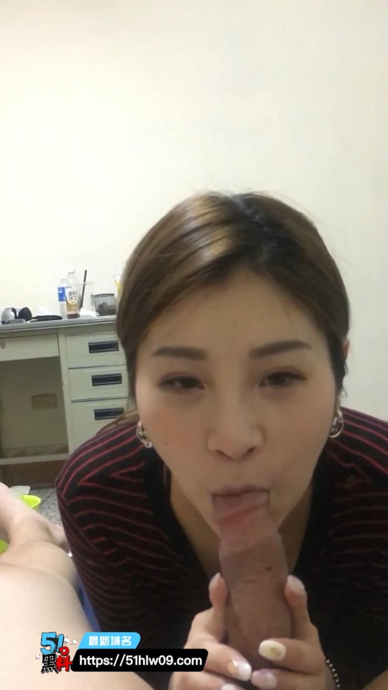 萧淋淋这波反差绝了，万达白领在车里跪着吞精，回酒店直接无套被操翻