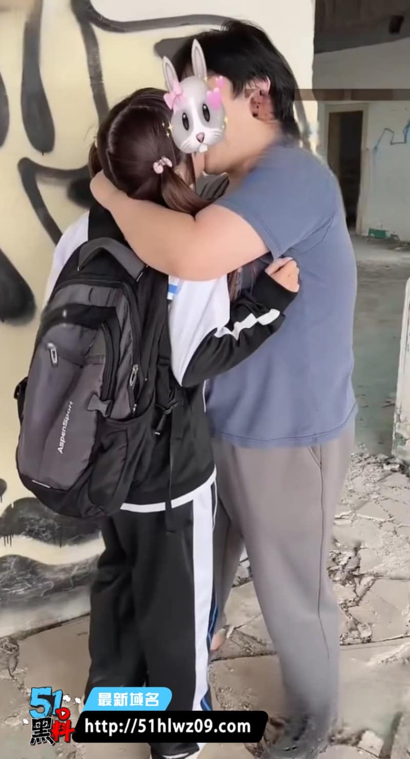推特小宝下班遇袭内幕，制服反差被两男废墟内射 淫妻剧情