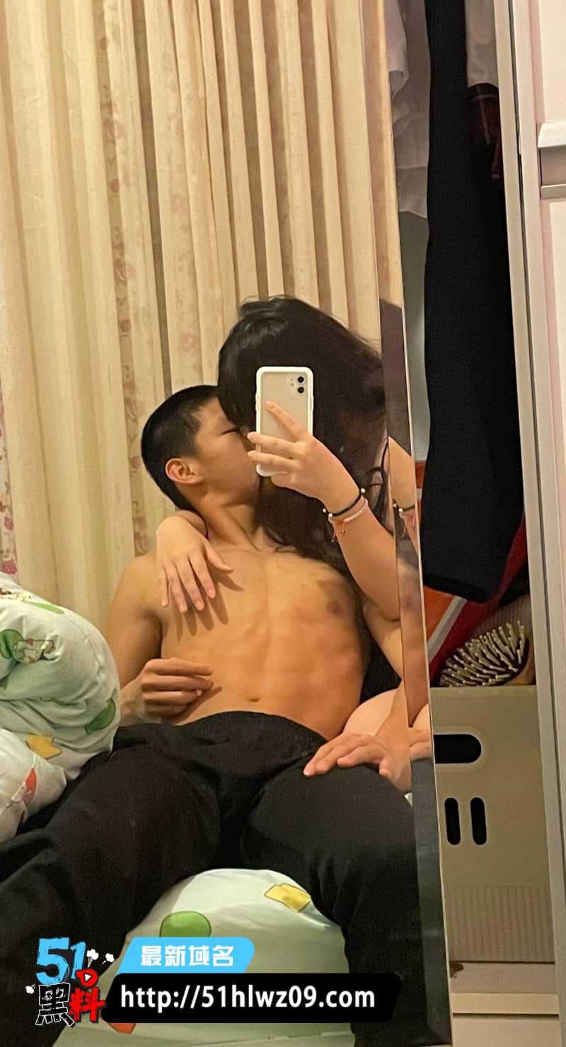 王佳宜台中大学生这反差我真绷不住，清纯乖乖女私下竟然这么浪