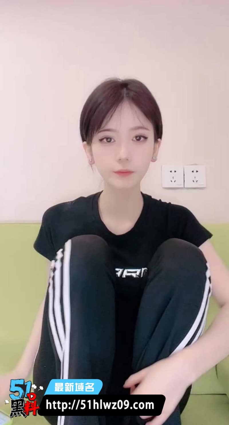 冰冷系御姐直播露奶抽烟这波反差我真没绷住，高冷脸配极品身材太顶了 高冷御姐黑料