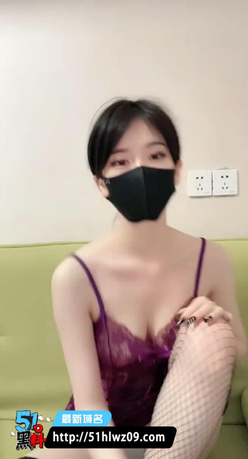 冰冷系御姐直播露奶抽烟这波反差我真没绷住，高冷脸配极品身材太顶了 熟女