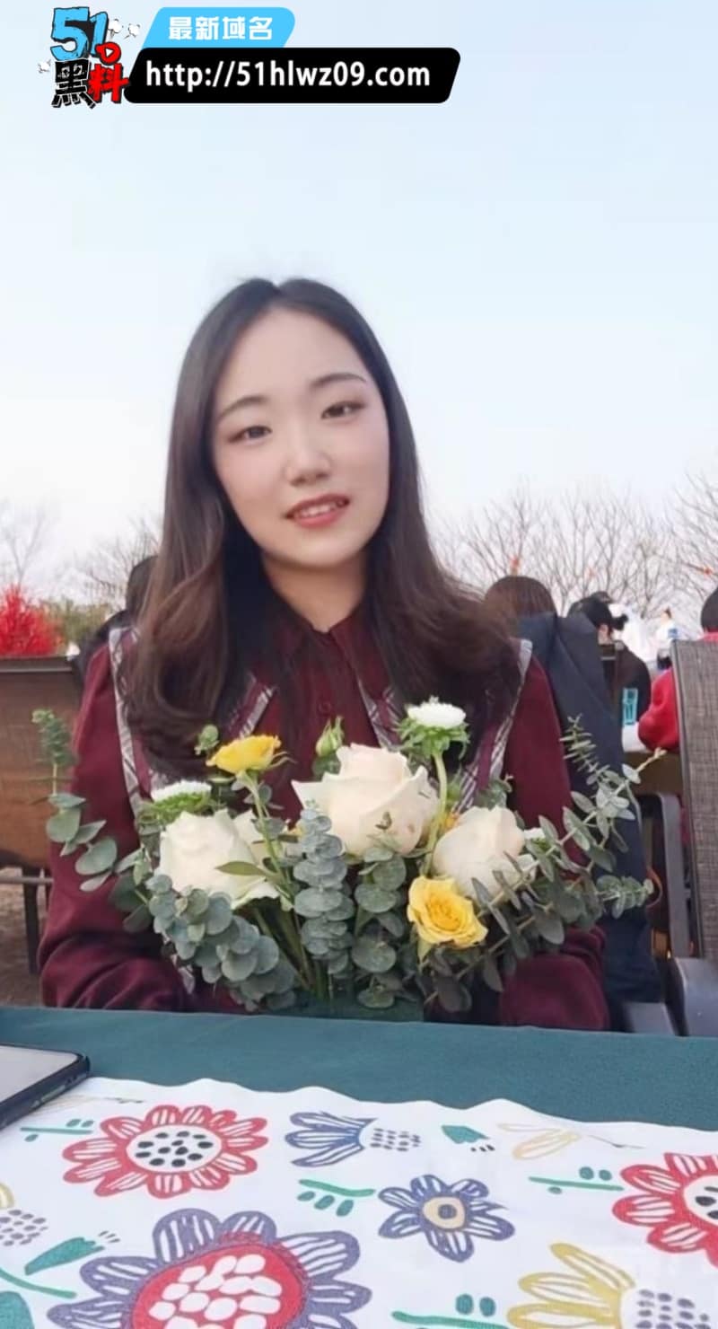 甄文秀工商大学校花宿舍自拍被扒，这反差感我真的直接看呆了
