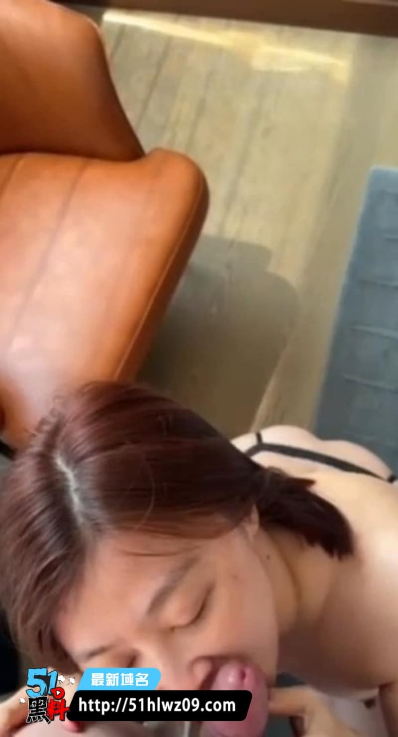 刘亚倩酒店偷情被拍到操到一半接客户电话强忍娇喘反差太顶 爆料