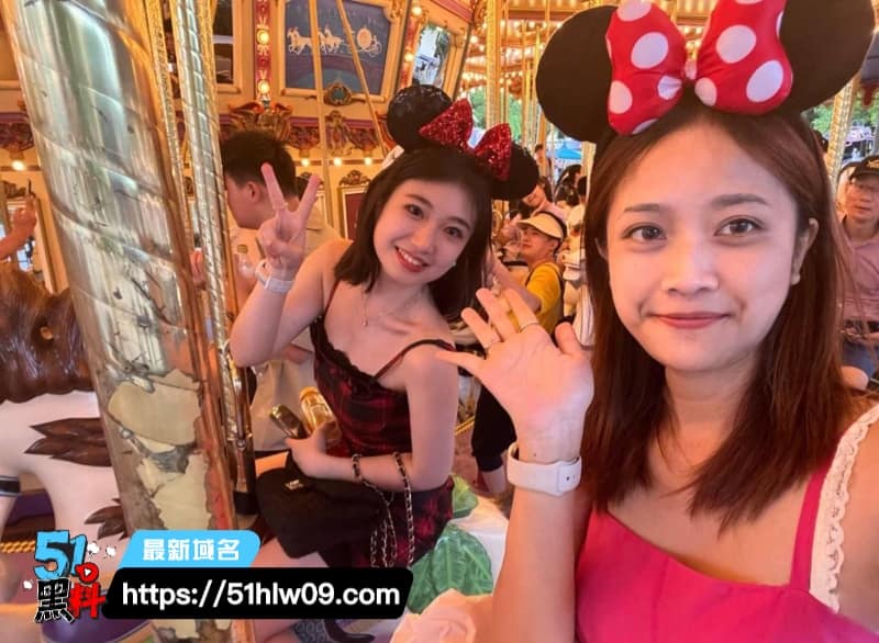 张子月巨乳学生妹放飞自我，校服脱掉后的反差细节太勾人 网红