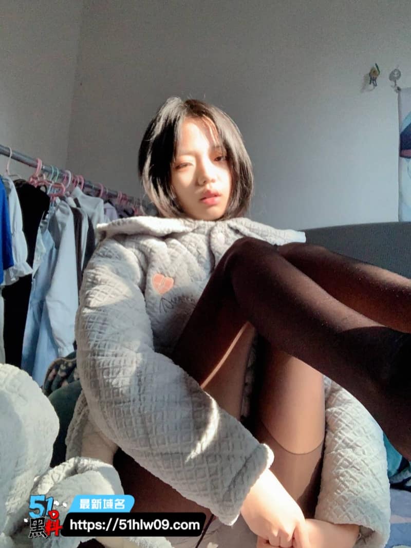 抖音清纯网红私下反差大，偷偷揉奶自慰细节太顶 精神小妹
