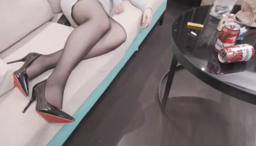 Misa酱醉酒反差索精掀短裙露出湿透蜜穴疯狂上下摇摆榨干弟弟 完整视频在线播放