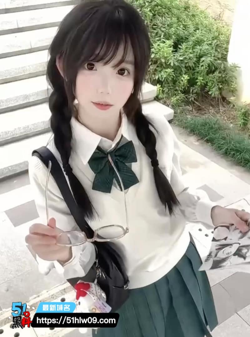 宋依依成都商学院双马尾学姐下海视频流出反差骚到失控 反差女神
