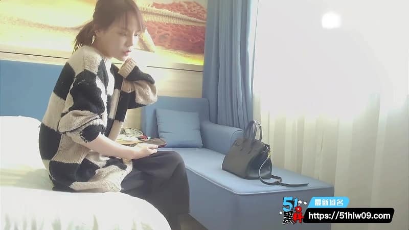 探花肥雪约炮高冷女神，禁欲系长相配上浪叫反差太猛