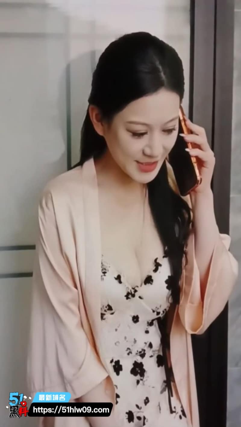 一往情深这剧尺度真绝了，儿媳跟公公在家里偷偷搞得太野了 儿媳公公