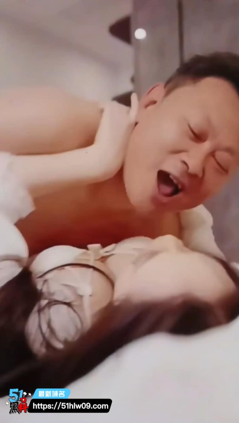 一往情深这剧尺度真绝了，儿媳跟公公在家里偷偷搞得太野了 禁忌偷情