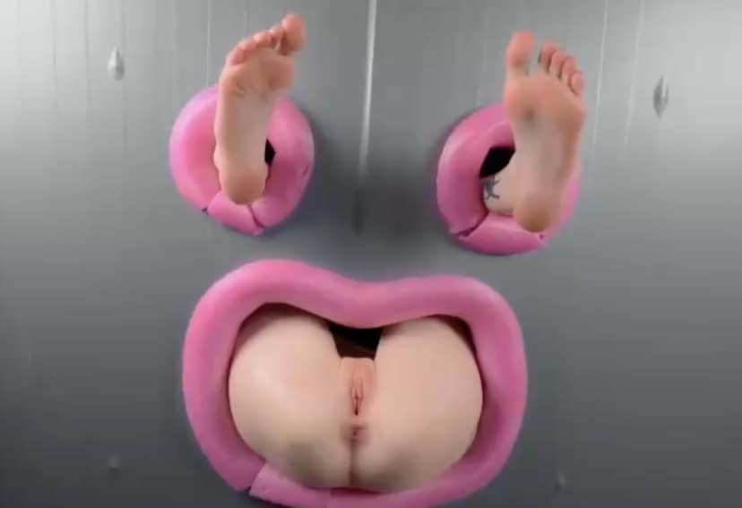 Gloryhole隔墙操金发女神,肥臀被粗屌猛插到脚趾痉挛 完整视频在线播放