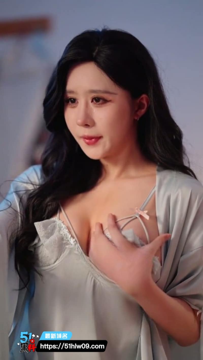上门小厨内幕流出丨三位极品美女围攻帅厨师尺度直接拉满