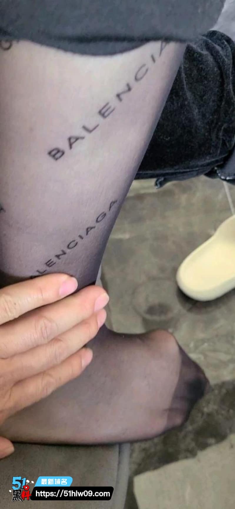 二嫂穿巴黎世家没穿内裤丨哥一出门就被强上撕黑丝猛插 黑丝反差