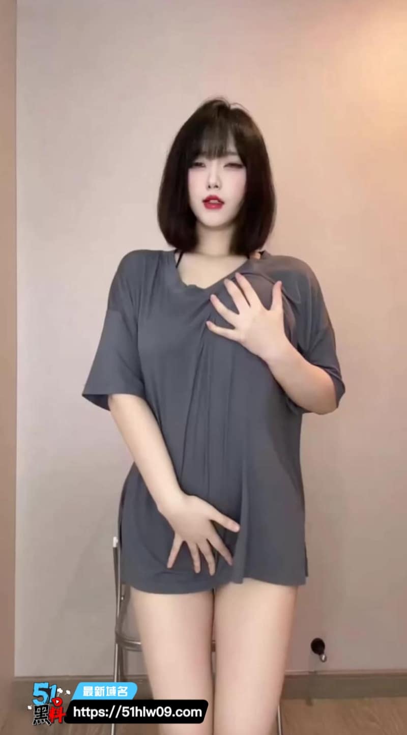琳铛这波私拍真的绝了，全裸跳骚舞那对巨乳晃得我心慌 网红