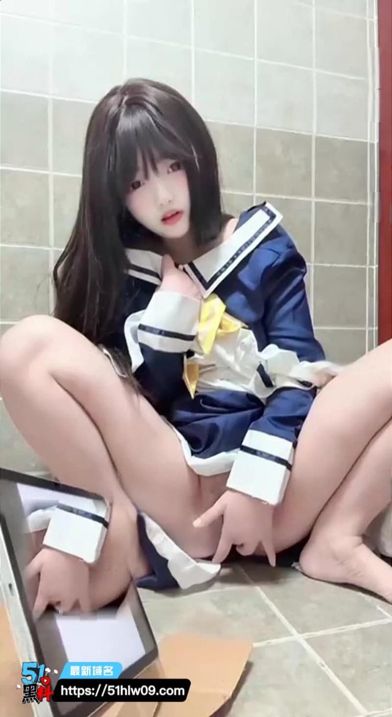 福利姬小迟Cos枣子姐在厕所猛插假鸡巴白虎骚穴被玩到失控
