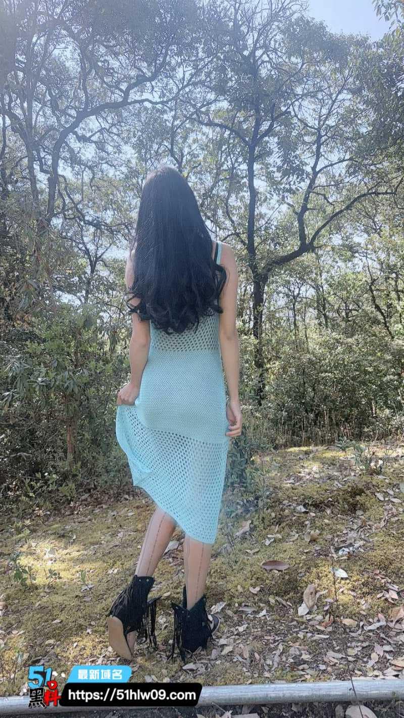 小姨子山里野战这波操作绝了丨浅蓝裙配灰丝开档简直是顶级诱惑 姐夫小姨子