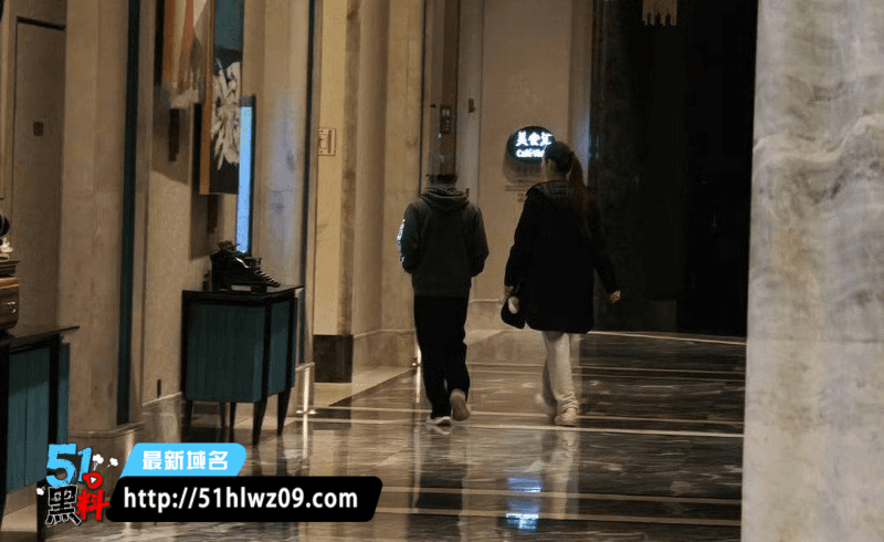 王宝强隐恋8年被拍到丨深夜开大G带高挑女进酒店，马蓉现状太惨 王宝强开房
