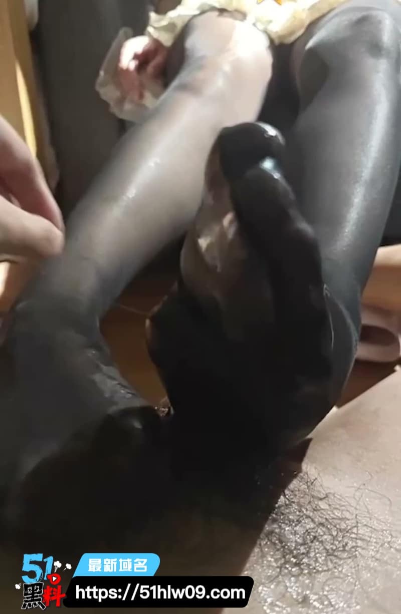 黑丝素人足交实录，这双玉足的活儿简直是教科书级别 裸足视频