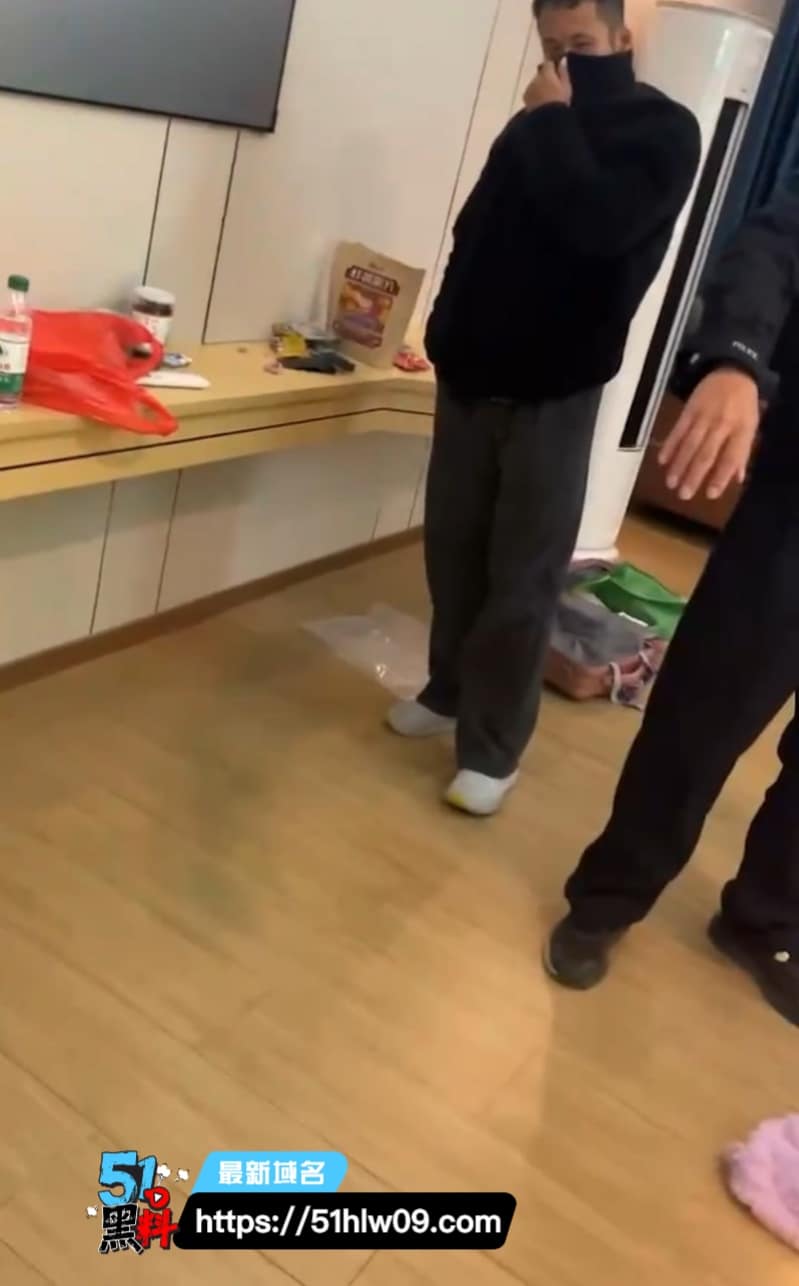 邱周宇舒丹慧这波酒店抓奸太绝了，甲子中学体育英语老师反差真大 酒店抓奸视频