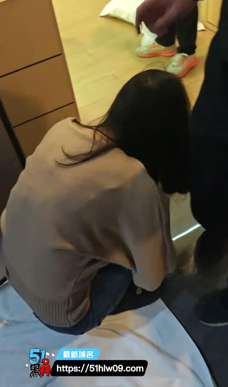 邱周宇舒丹慧这波酒店抓奸太绝了，甲子中学体育英语老师反差真大 广东吃瓜