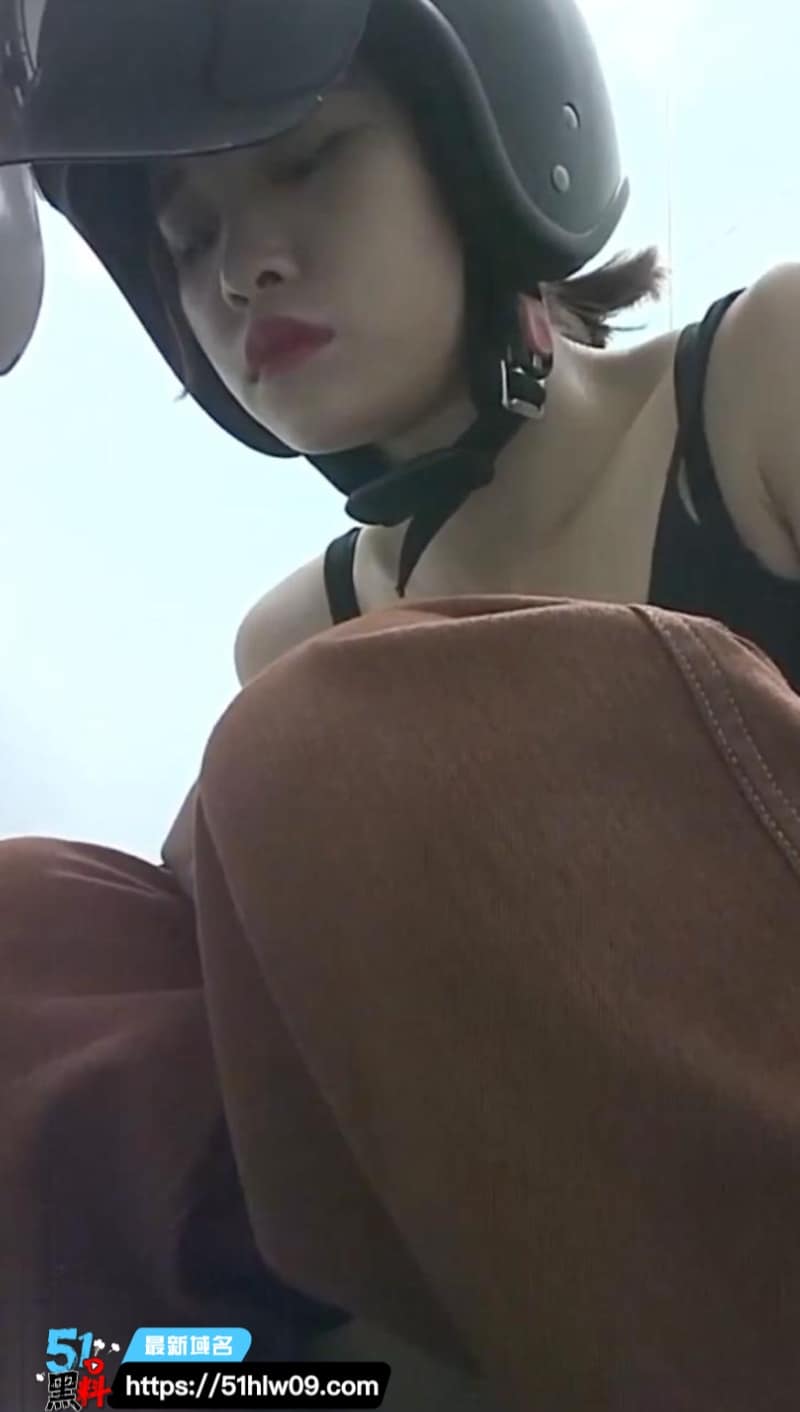 小吃店厕拍合集丨看着端庄的少妇私下尿得这么猛 机车美女