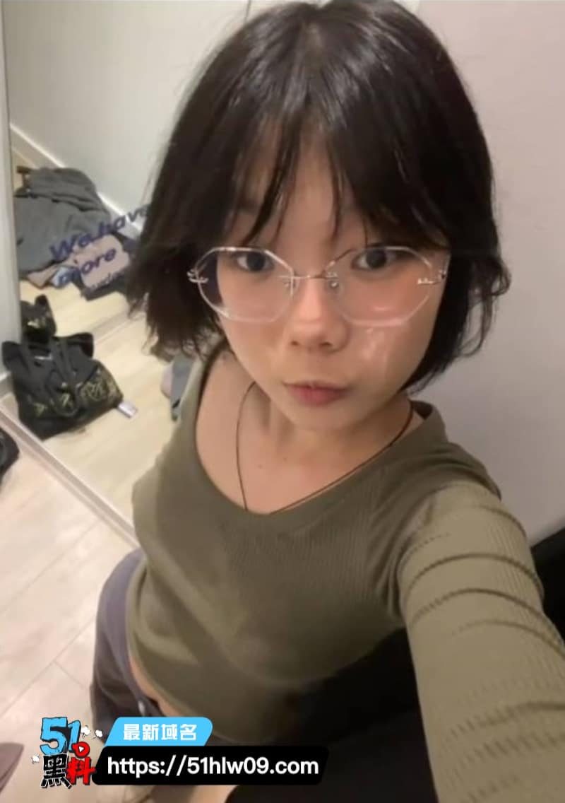 英国留学生Violent被学长调教成母狗，国内男友气到曝光视频 反差福利