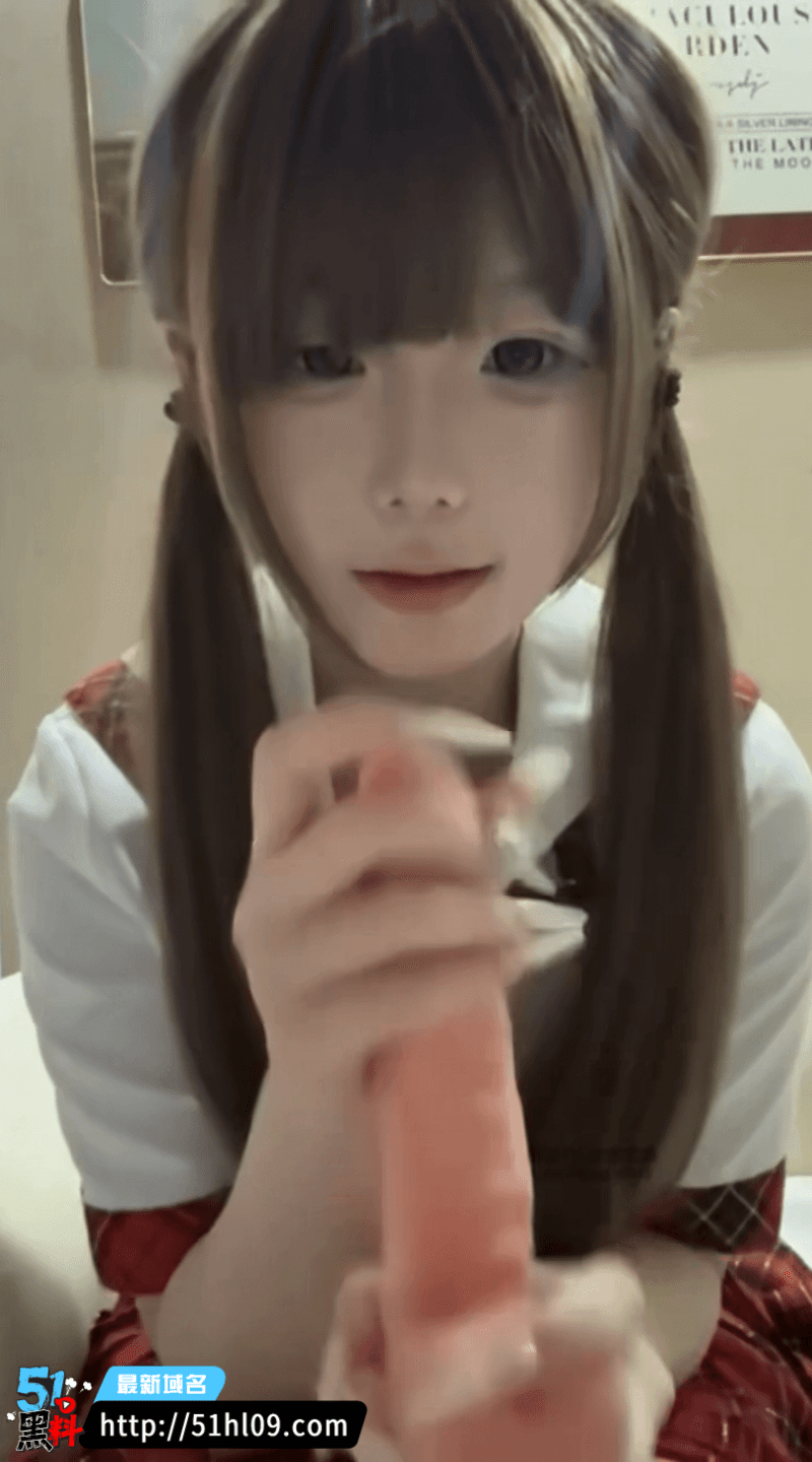 饱饱咪JK水手服反差自慰被玩到白浆湿透眼神直接失控