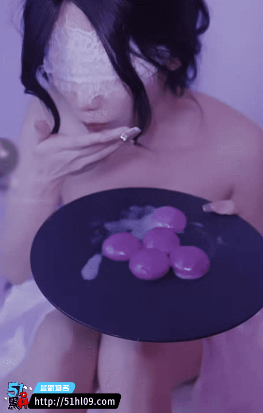 jojo九九蒙眼深喉内幕，白裙御姐吃汤圆细节太反差 美足