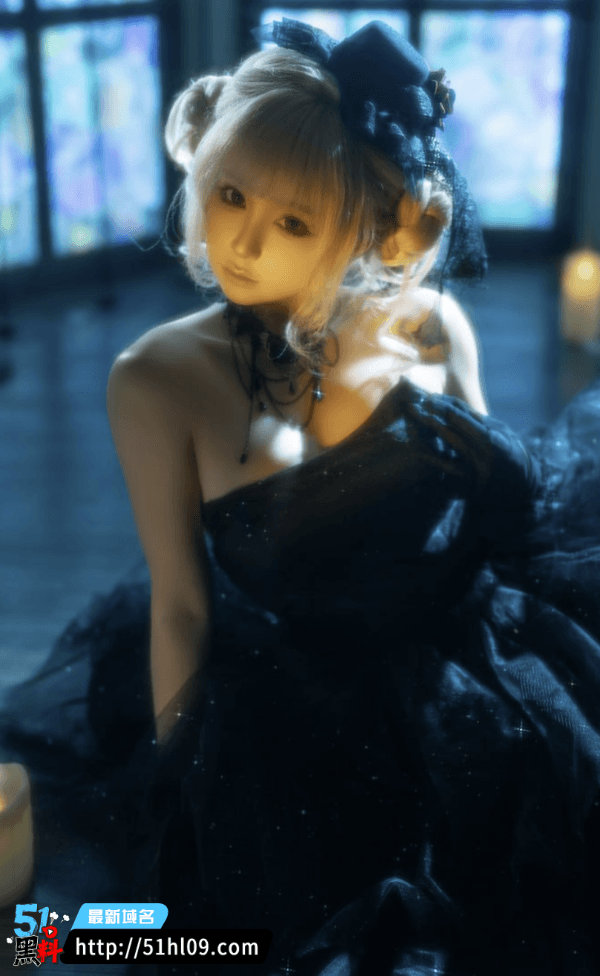 蠢沫沫黑婚纱鱼网袜写真被拍到细节拉满眼神太勾人