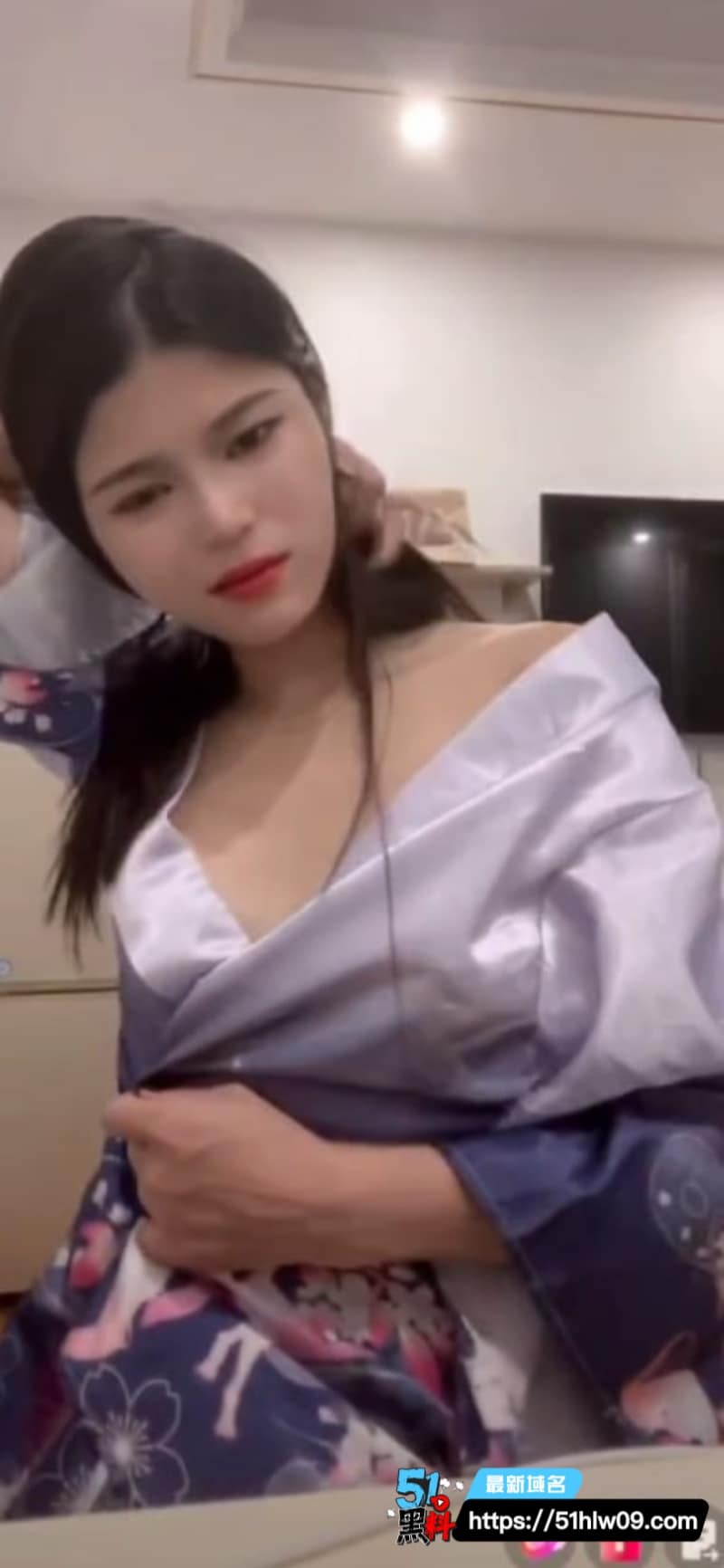 快手网红真空睡衣走光乳头凸起被拍到巨乳晃动太顶了 乳头外露