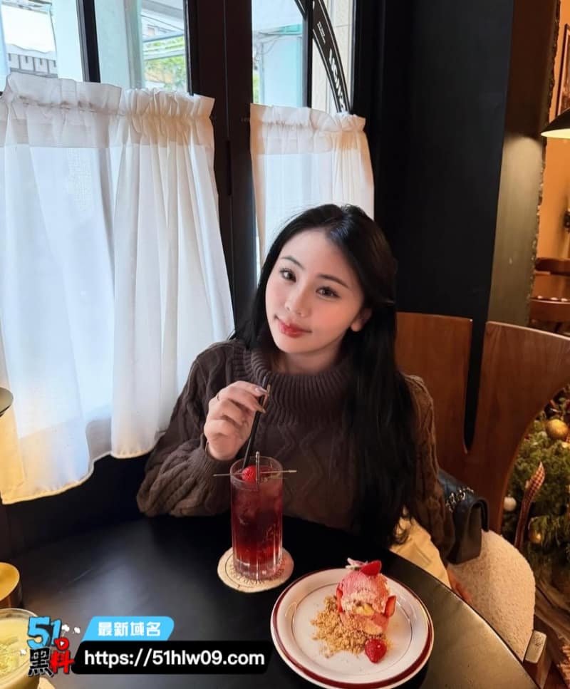 服装店老板娘巨乳视频流出，反差身材把人看呆了 私密自拍