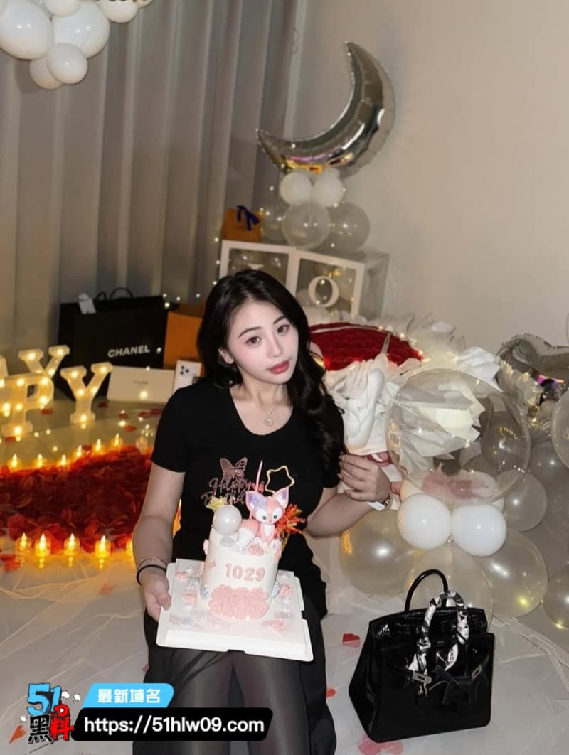 服装店老板娘巨乳视频流出，反差身材把人看呆了 福利