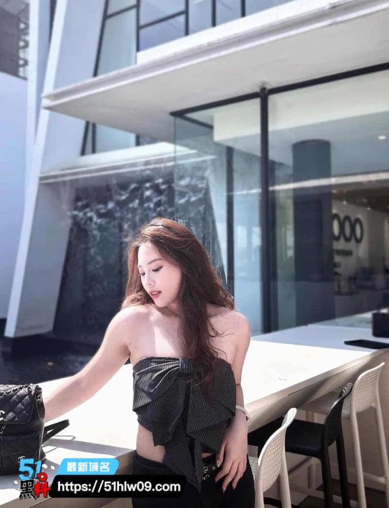 服装店老板娘巨乳视频流出，反差身材把人看呆了 福利视频