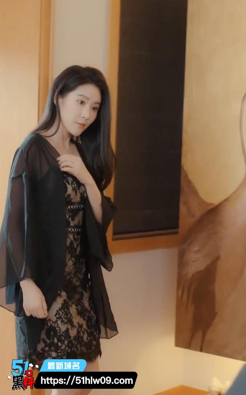 黑夜幽欲侄媳妇黑丝自慰被二叔撞见直接按在床上猛操到失神 短剧