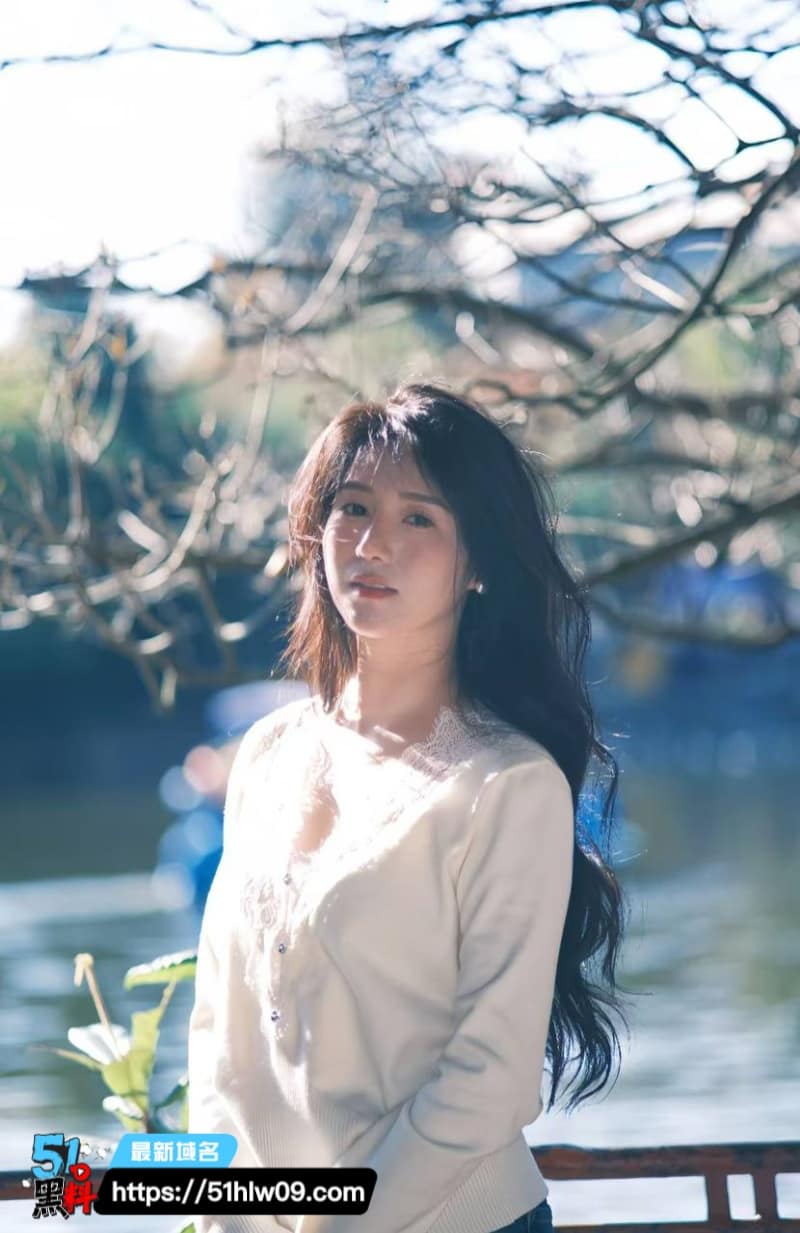 蜜桃臀车震黑丝反差女被无套后入顶到全身抽搐眼神失控 高潮喷水