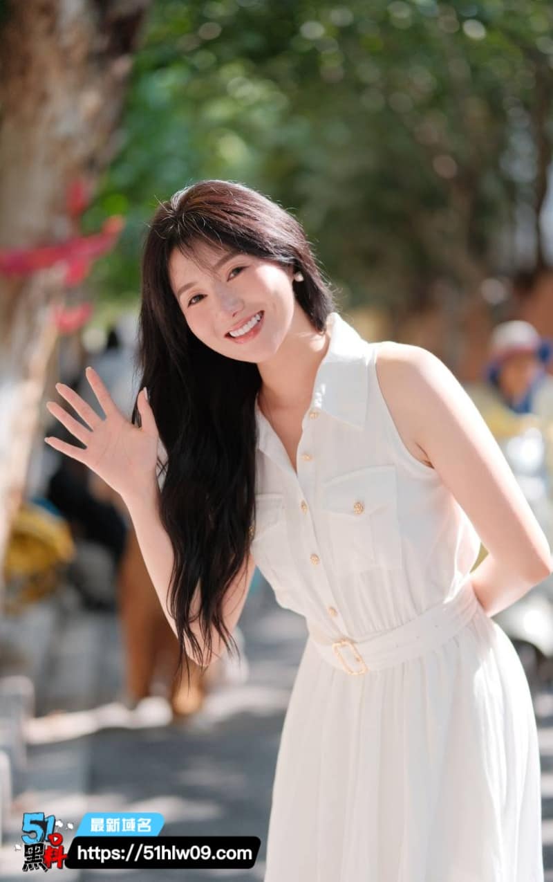 蜜桃臀车震黑丝反差女被无套后入顶到全身抽搐眼神失控 网红
