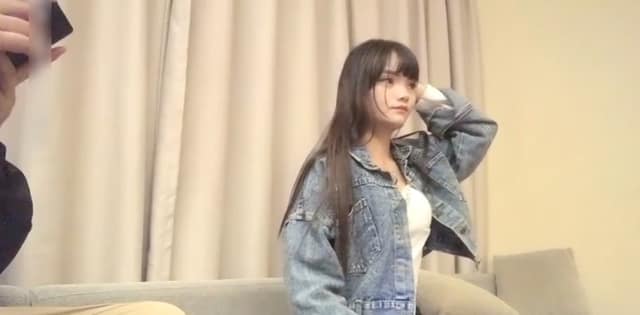 探花小宝长发刘海嫩妹沙发口交后入内射细节被拍到